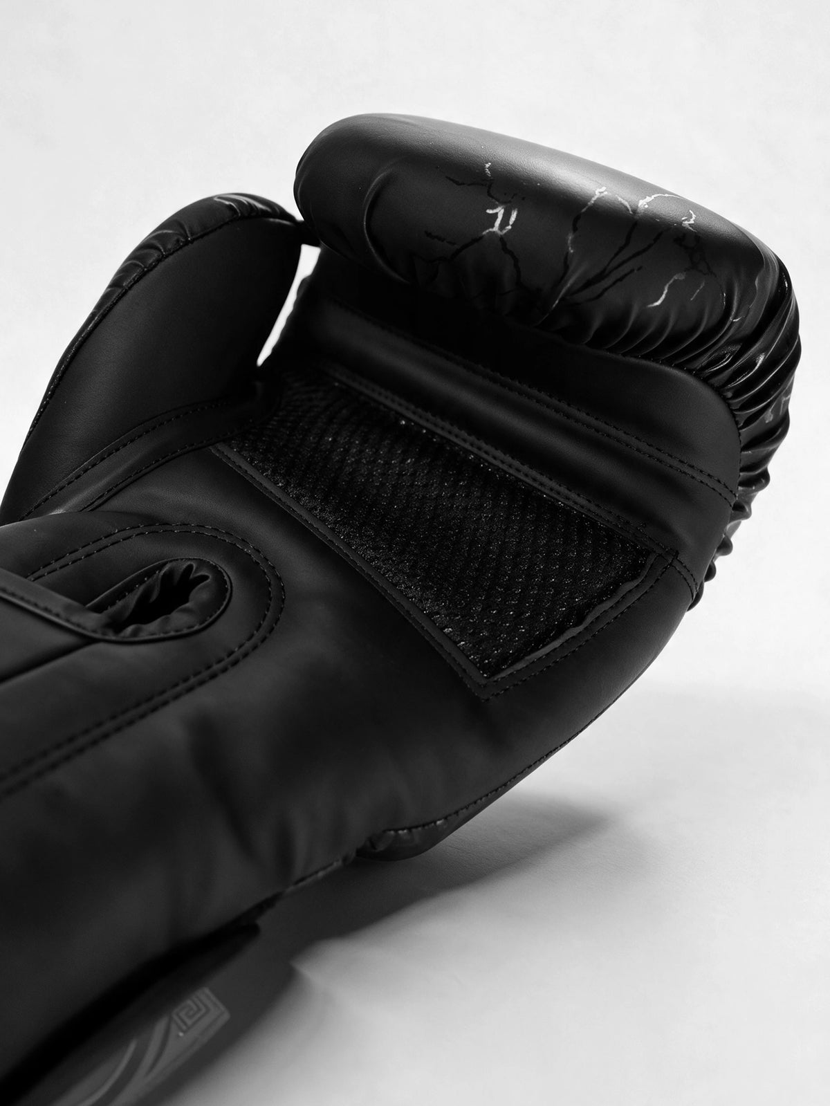 Hercules Siyah Şimşek Desenli Profesyonel Boks ve Kickboks Eldiveni